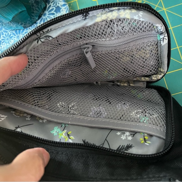 Vera Bradley Lighten Up compact organizer - Picture 5 of 5